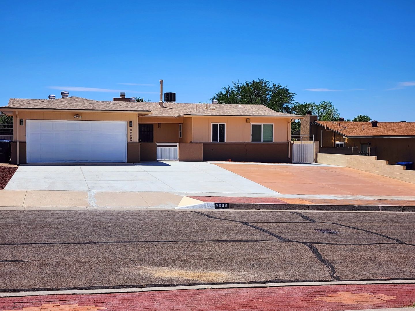 Albuquerque House: 8900 Yankee DR NE