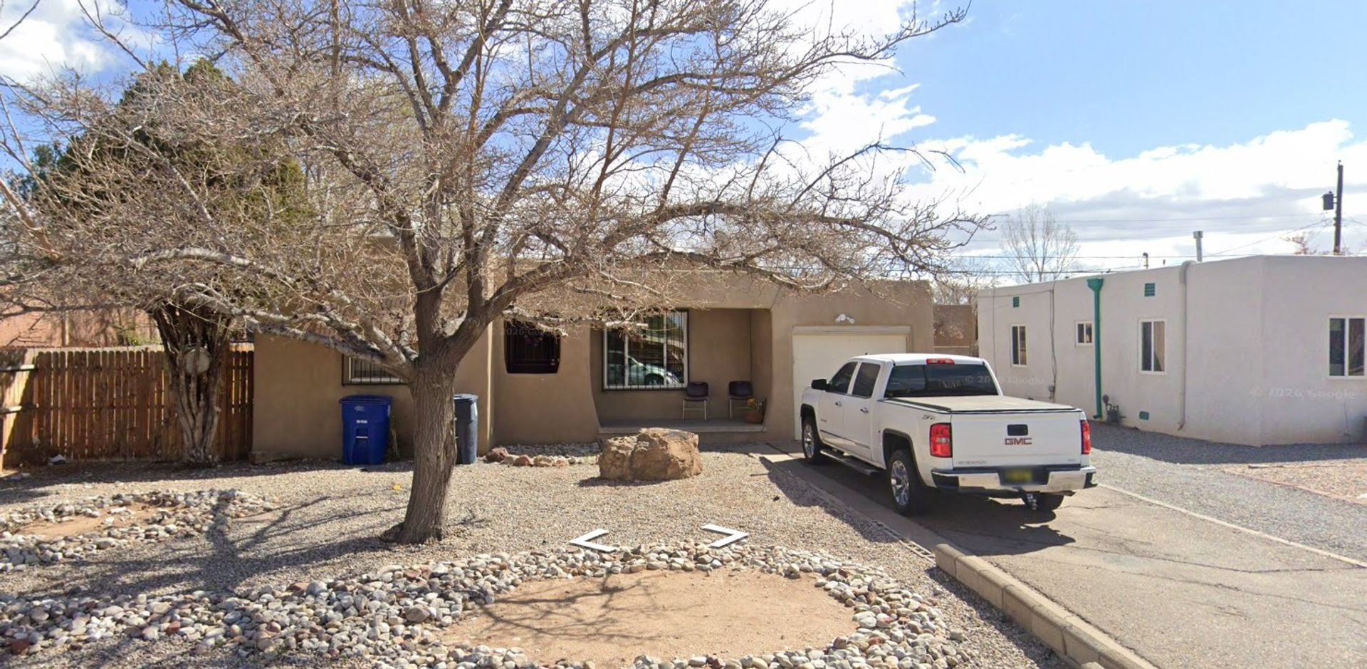 Albuquerque House: 302 Valencia Dr NE