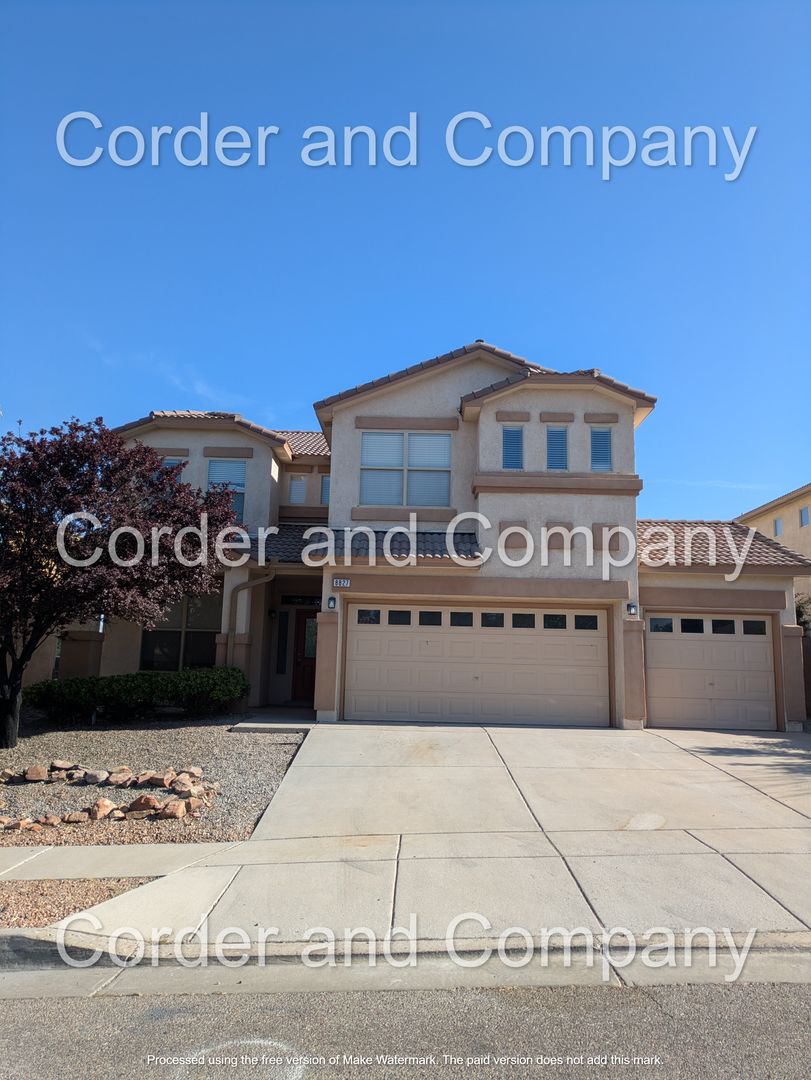 Albuquerque House: 8827 Hampton Ave NE
