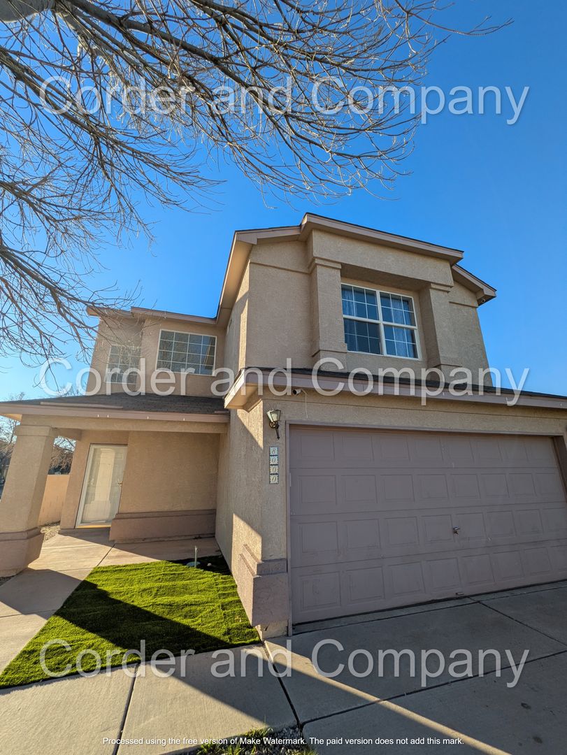 Albuquerque House: 8000 Vista Estrella Lane SW