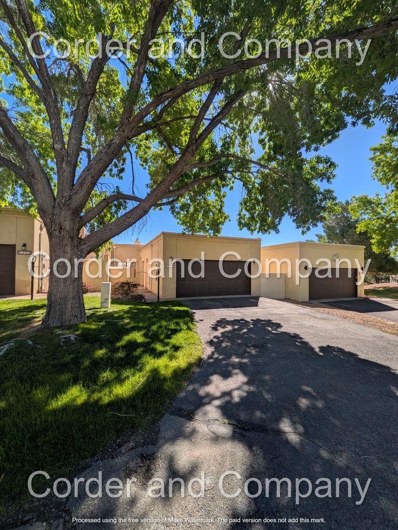 Rio Rancho House: 3345 Esplanade Circle SE