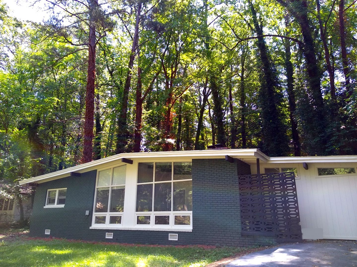 East Point House: 3204 Cloverhurst Drive