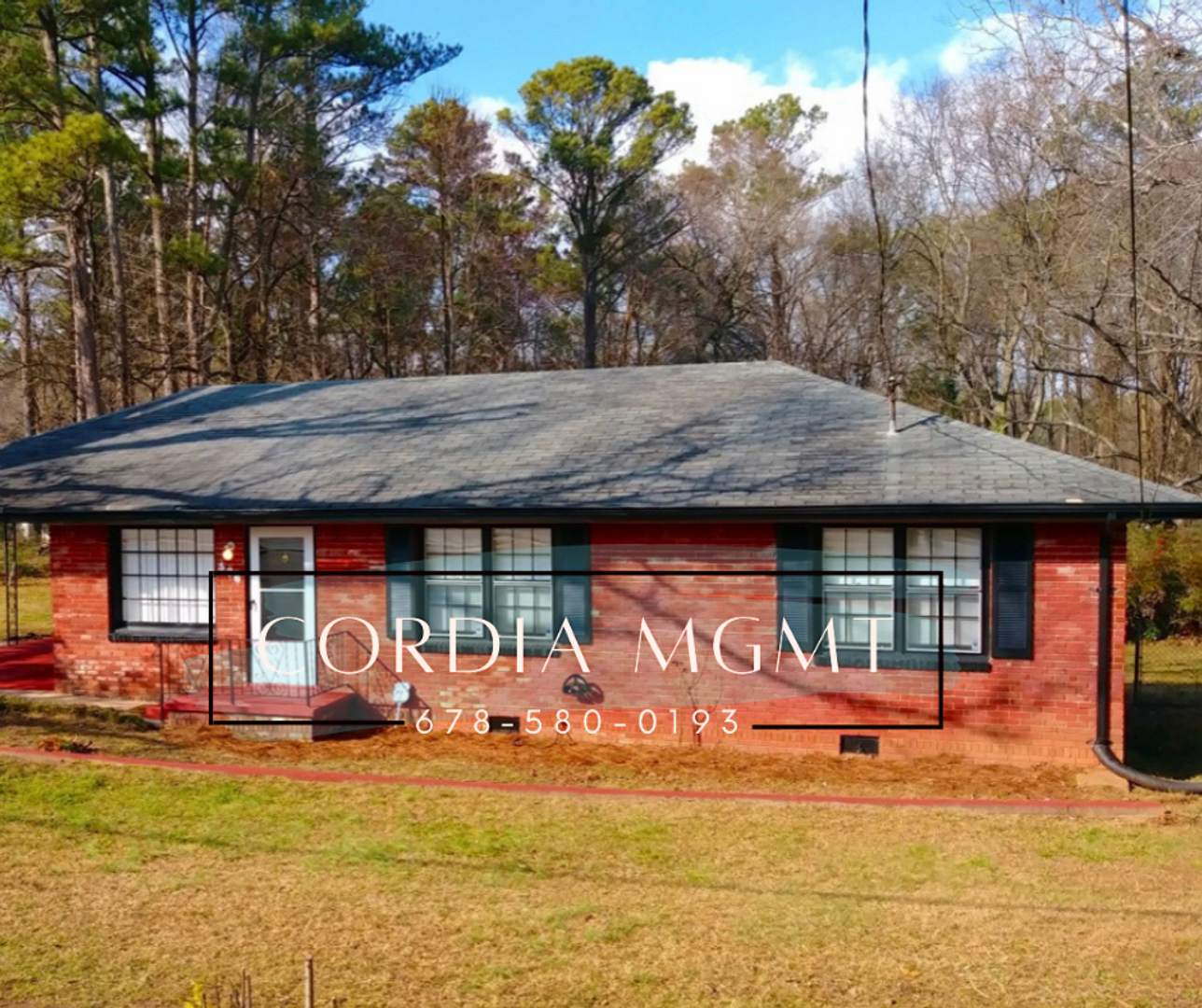 Mableton House: 376 S Gordon Rd