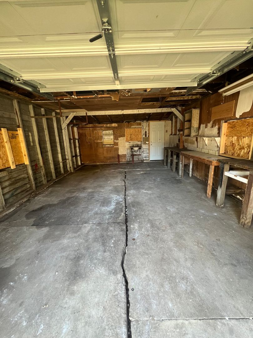 908 N MacArthur Garage, Springfield, IL 62702