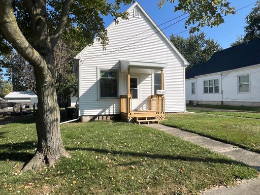 2 Bed 1 Bath Rental at 1215 W. Elm St., Bloomington, IL – photo 1