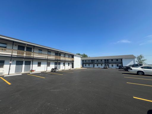 Available now 1 bedroom 1 bath Warrensburg!