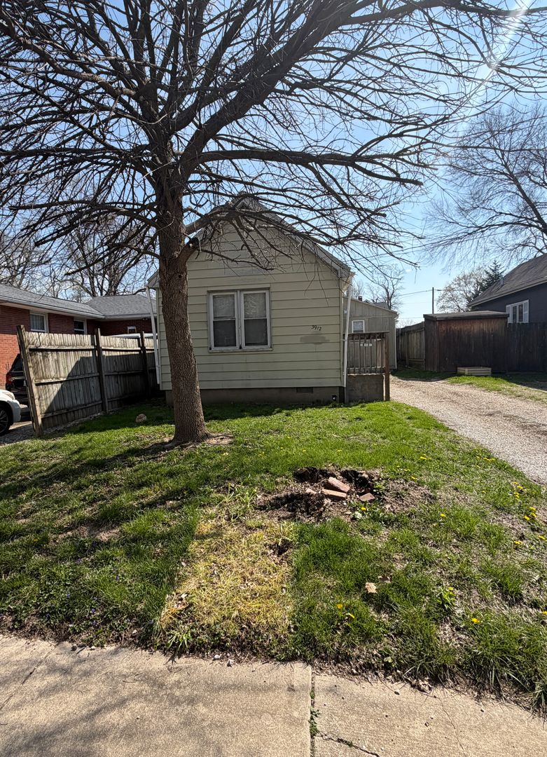 Peoria Heights House: 3912 N Atlantic Avenue