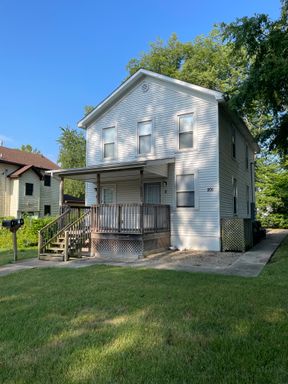 1 Bedroom, 1 Bath Apartment – photo 1