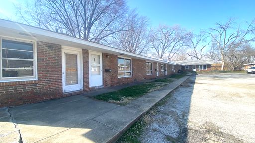 Quiet 1 Bed, 1 Bath Available for Rent in Pekin!