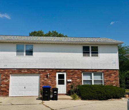 3 Bedroom Townhouse with Garage & In-Unit Laundry! – photo 1