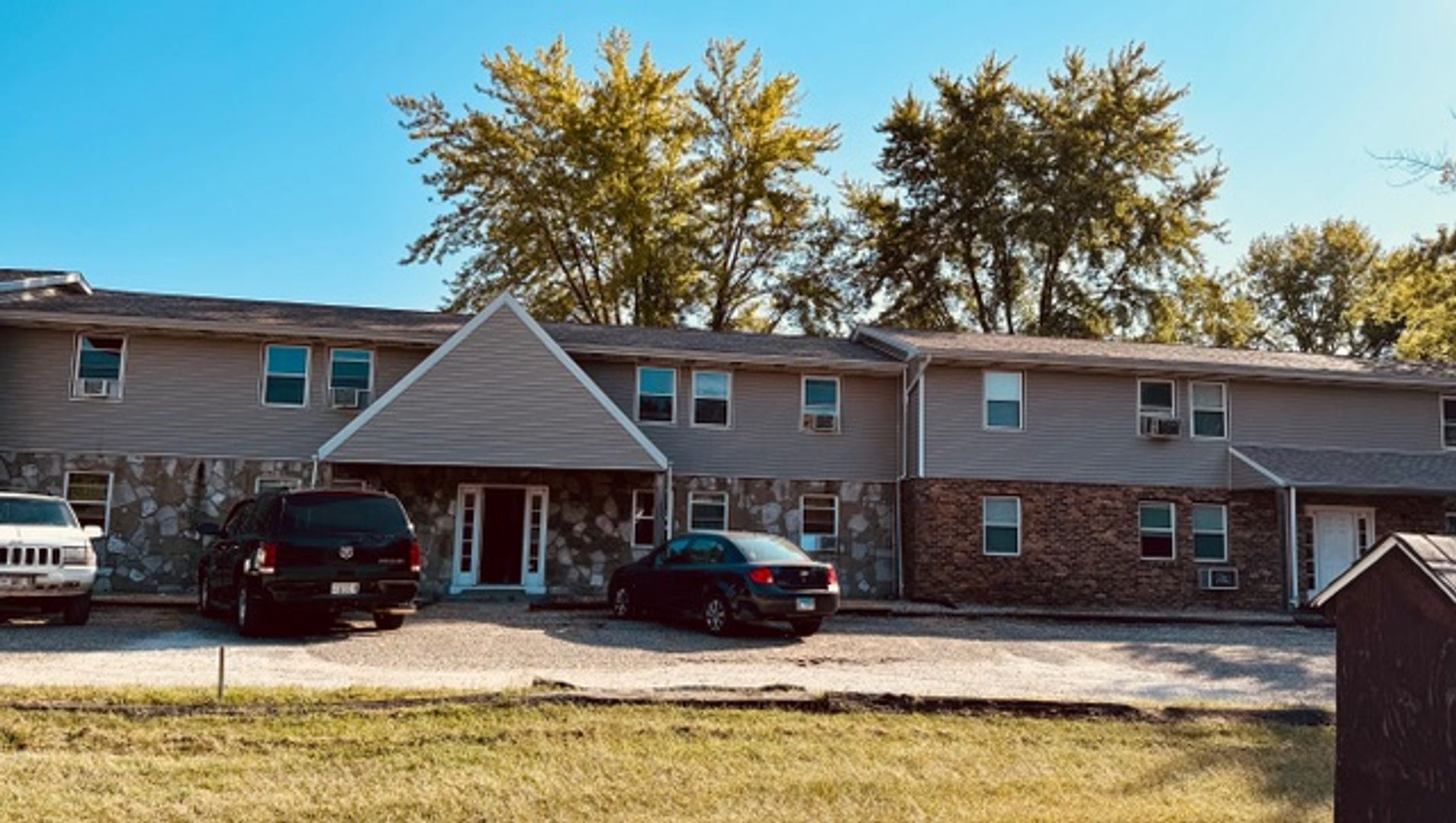 Pekin Apartment: 2207 -2231 Brookdale Lane