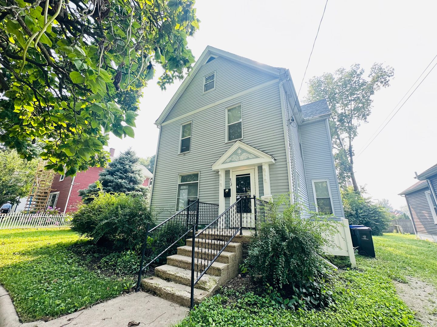 Bloomington Apartment: 912 N. Madison