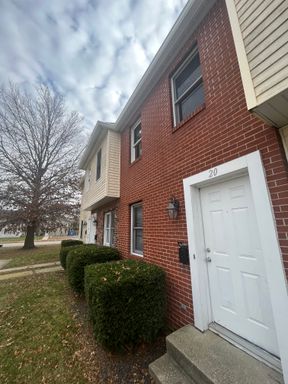 2 Bedroom 1.5 Bath Townhouse – photo 1