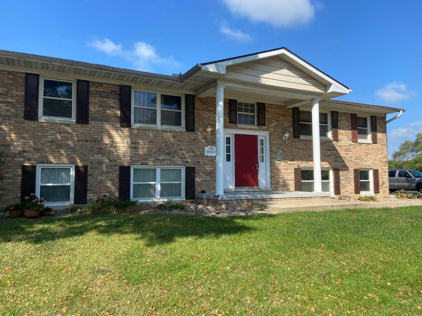 Chillicothe Apartment: 1107 N Bradley Ave