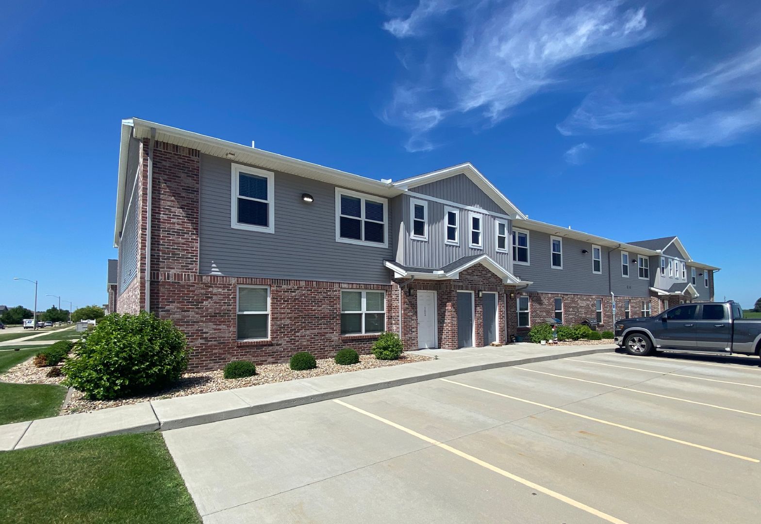 1037-1041 Ekstam Drive