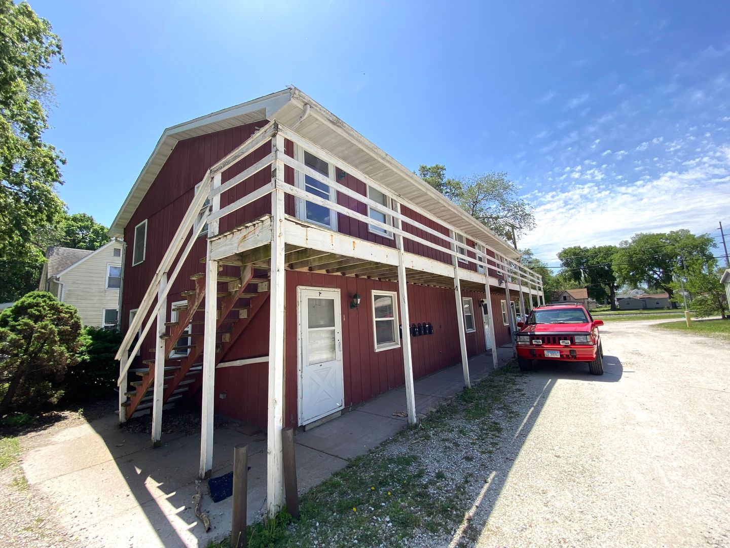 Pekin Apartment: 609 S 3rd Street