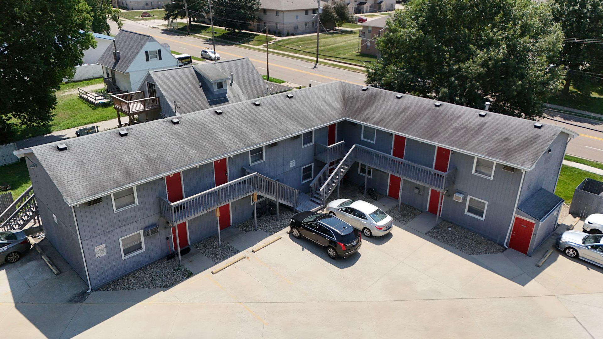 Normal Apartment: 210 E Vernon Ave