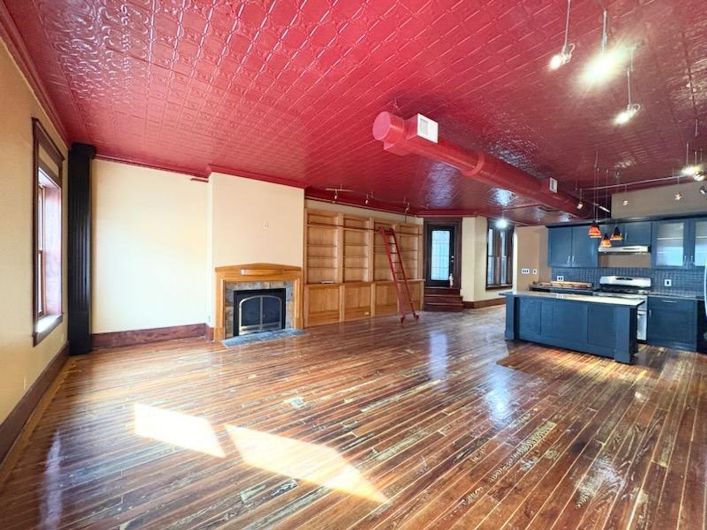 Bloomington Apartment: 318 N. Main