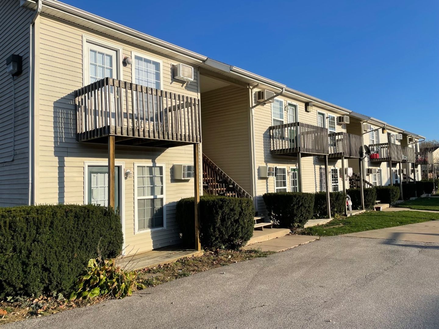 Normal Apartment: 106 W Shelbourne