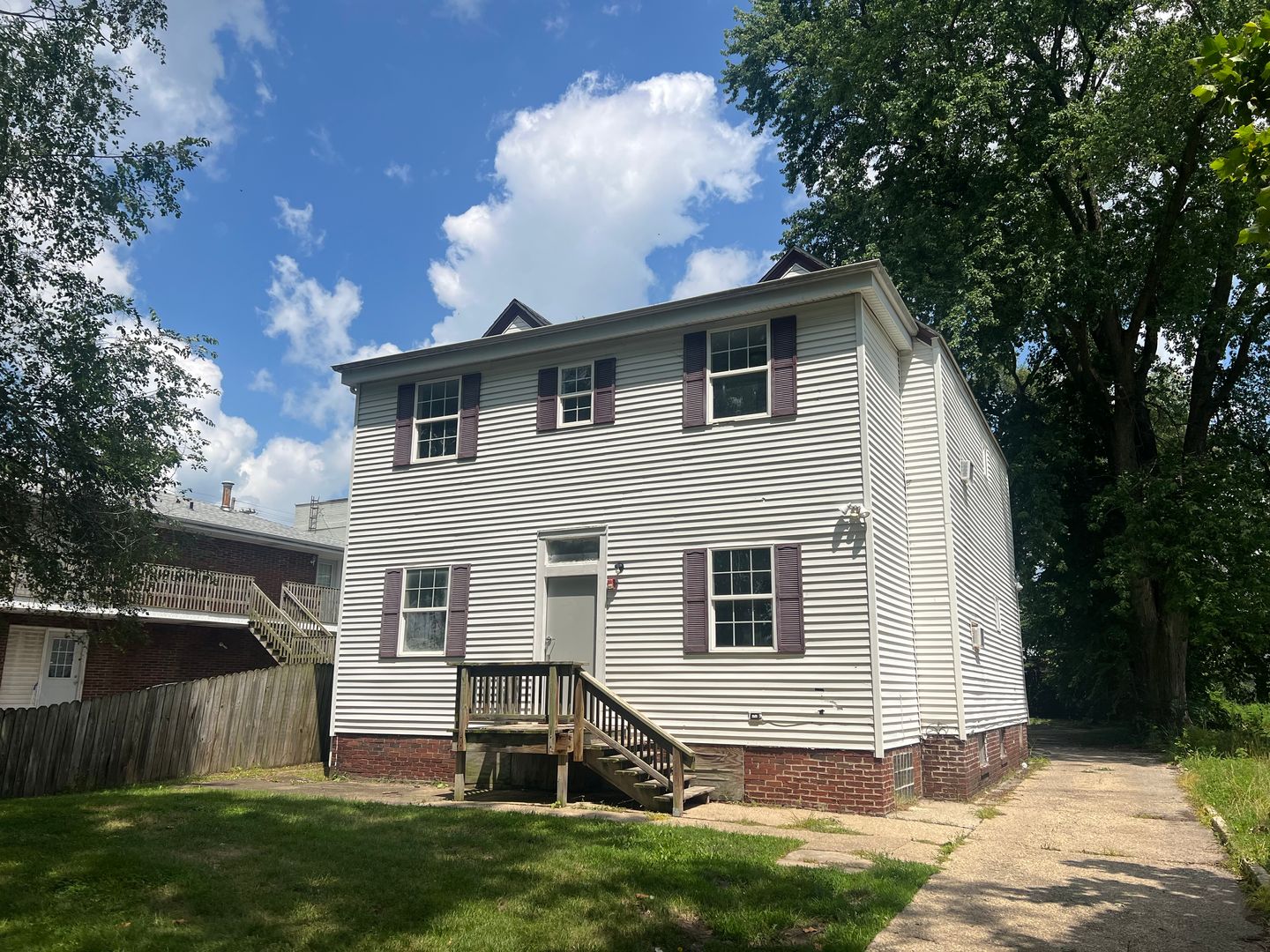 Springfield Apartment: 1338 N 8th