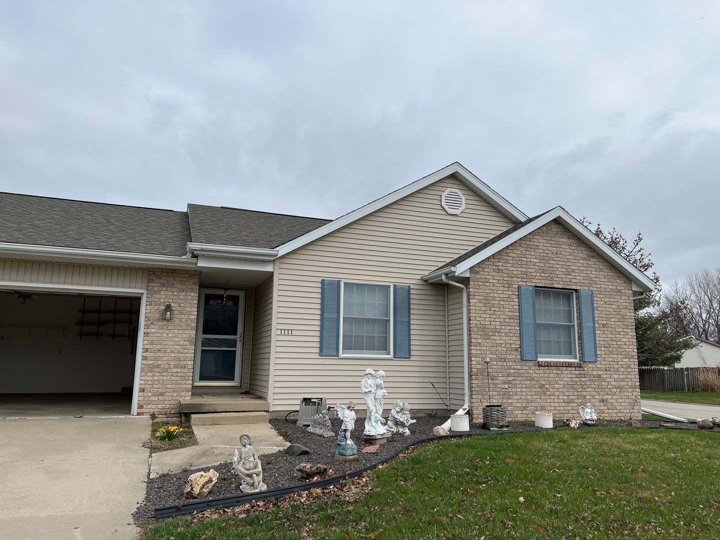 Springfield House: 1111 Community Dr