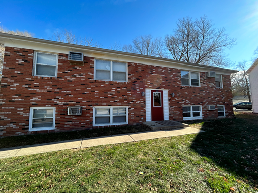 Move In Package Available! Upstairs 2 Bedroom 1 Bathroom Near Campus! – photo 1