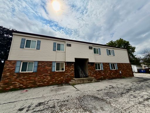 Large 4 Bedroom Apartment - More Pictures Coming Soon! – photo 1