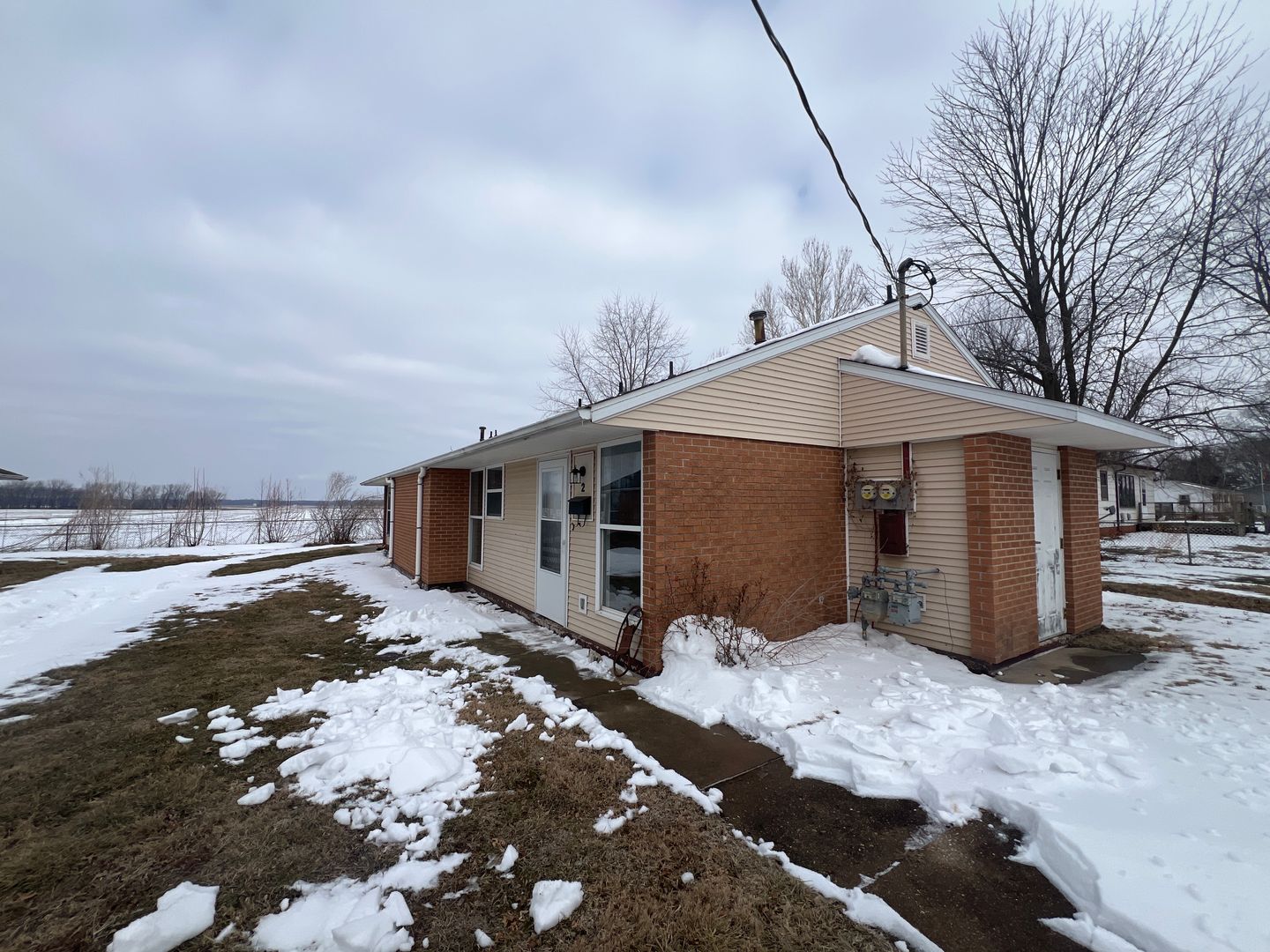 Oakford Apartment: 104 W Petersburg St