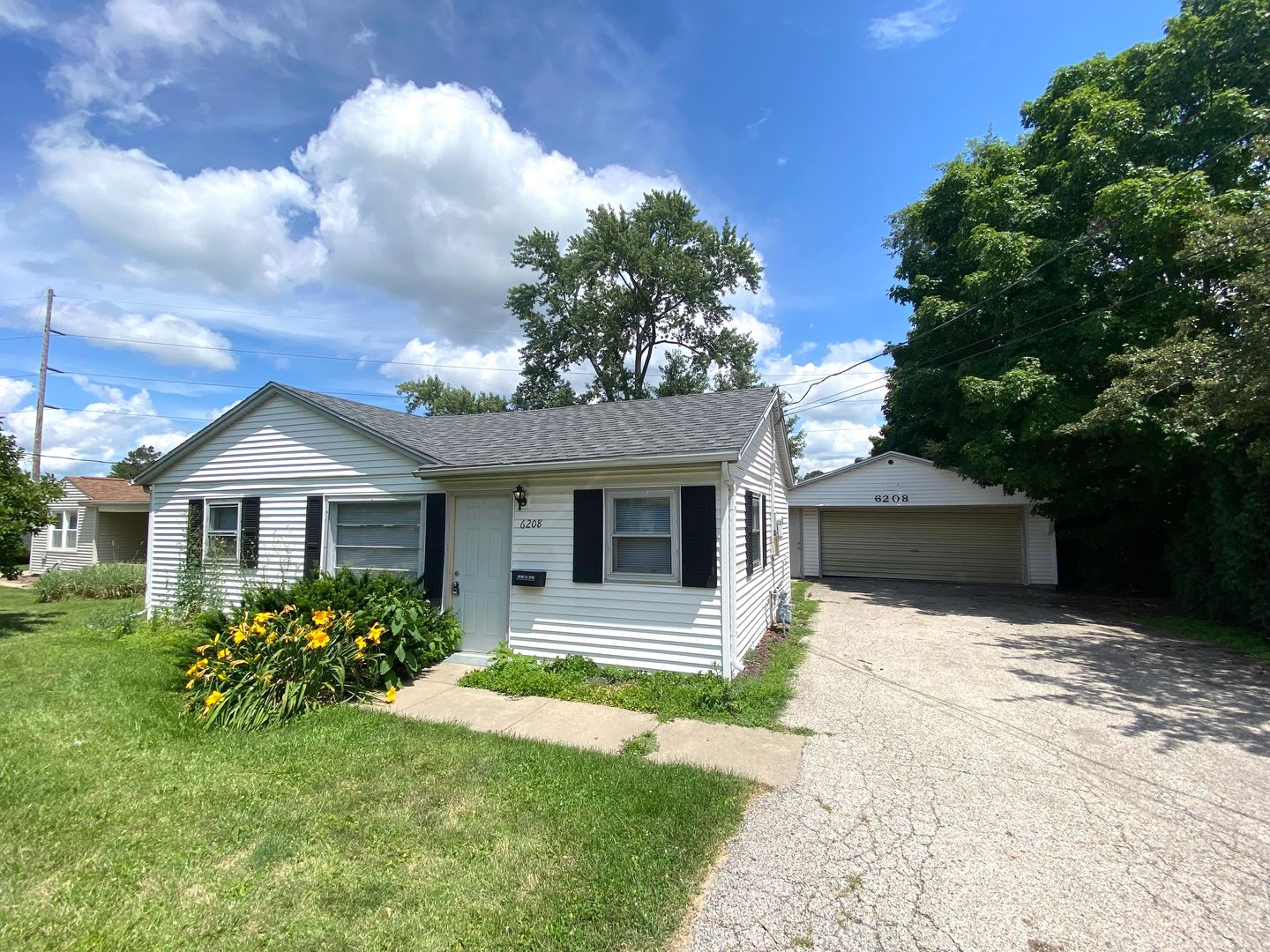 3 Bedroom, 2 Bath Home, Available Now!