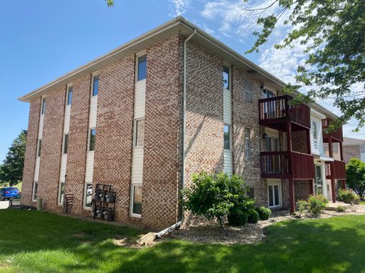 2 Bed 1 Bath Rental at 2002-2004 Rainbow - 2004 #03, Bloomington, IL – photo 1
