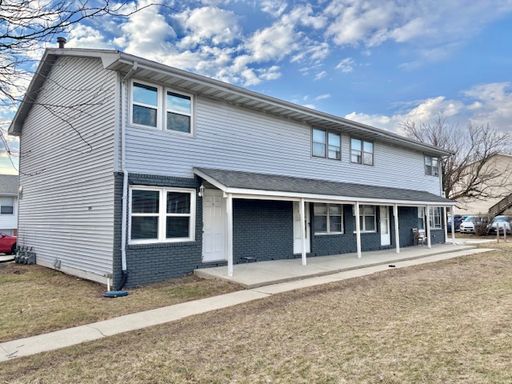 Updated 2-Bedroom Townhome for Rent in Normal, IL – $1,395 per Month – photo 1