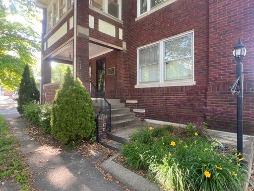 Beautiful Historic 2-Bedroom Lower Level Duplex with Modern Upgrades – photo 1
