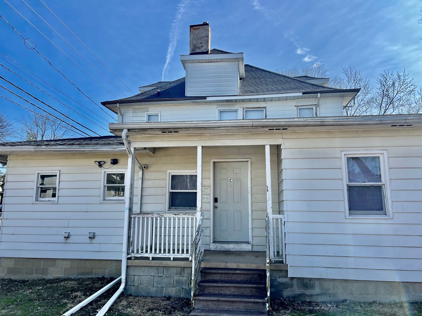 Bloomington Apartment: 601 S. Clayton