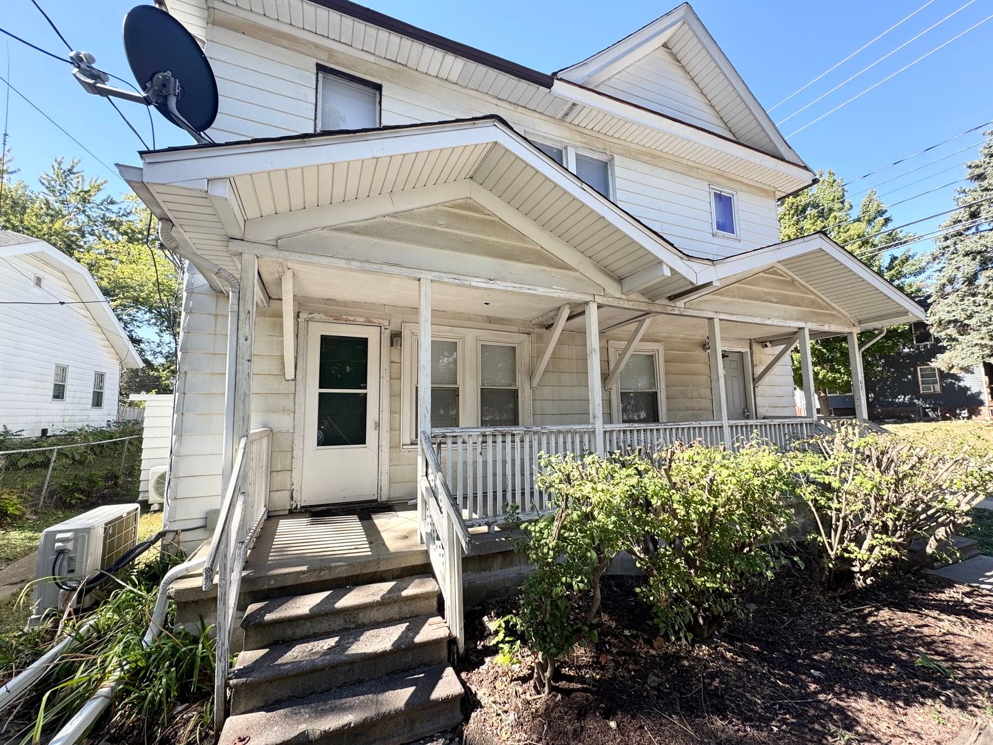 Bloomington Apartment: 601 S. Clayton