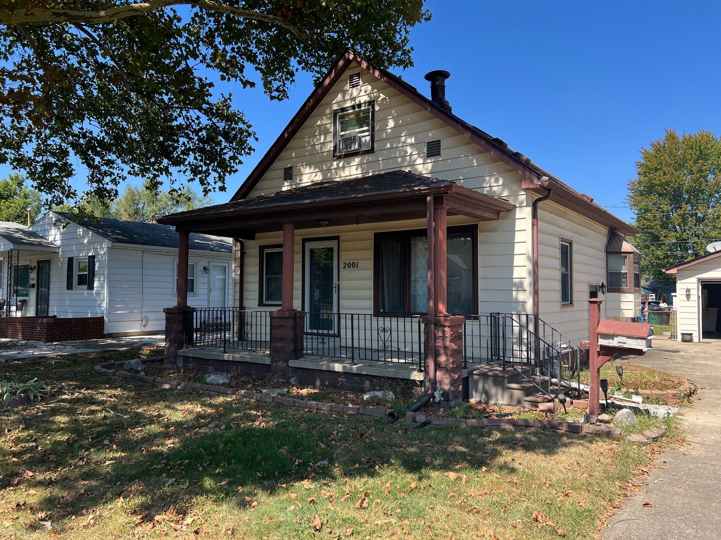 Springfield House: 2001 E Watch