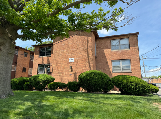 1 Bed 1 Bath Rental at 308 Robinhood Lane - D, Bloomington, IL – photo 1