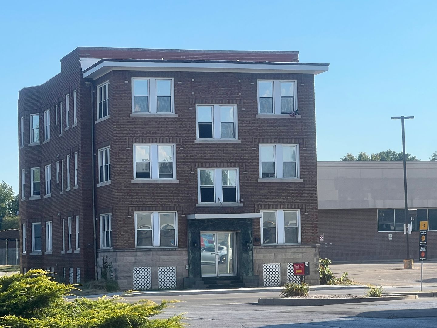 Springfield Apartment: 524 S Grand Ave East