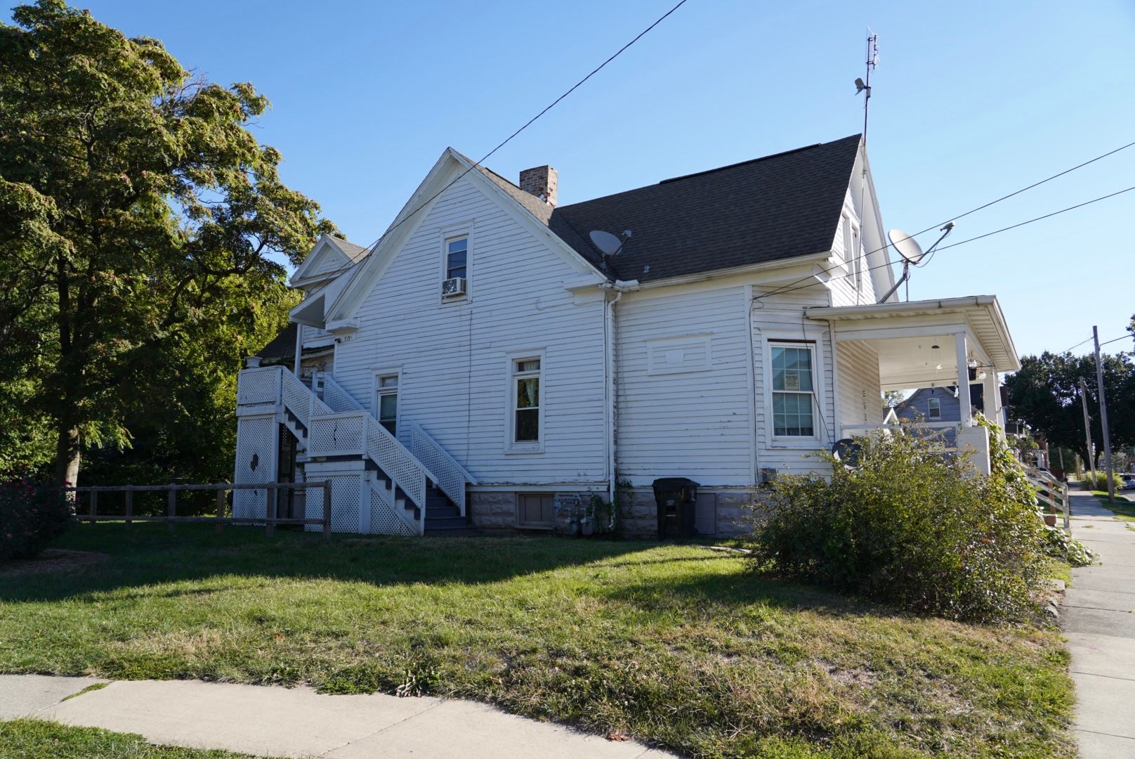 Bloomington Apartment: 719 W. Jefferson