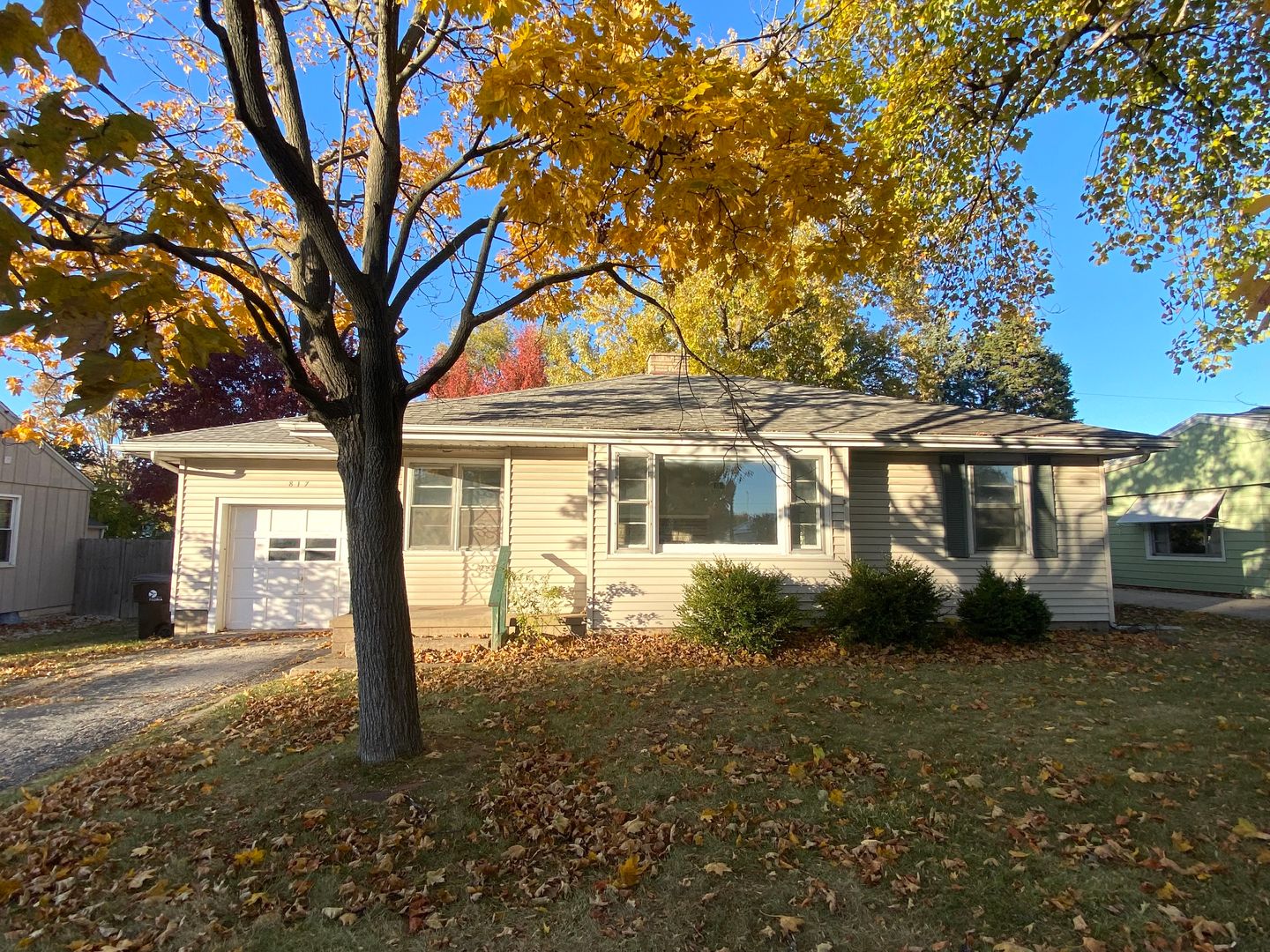 Peoria House: 817 W. Ridge Road