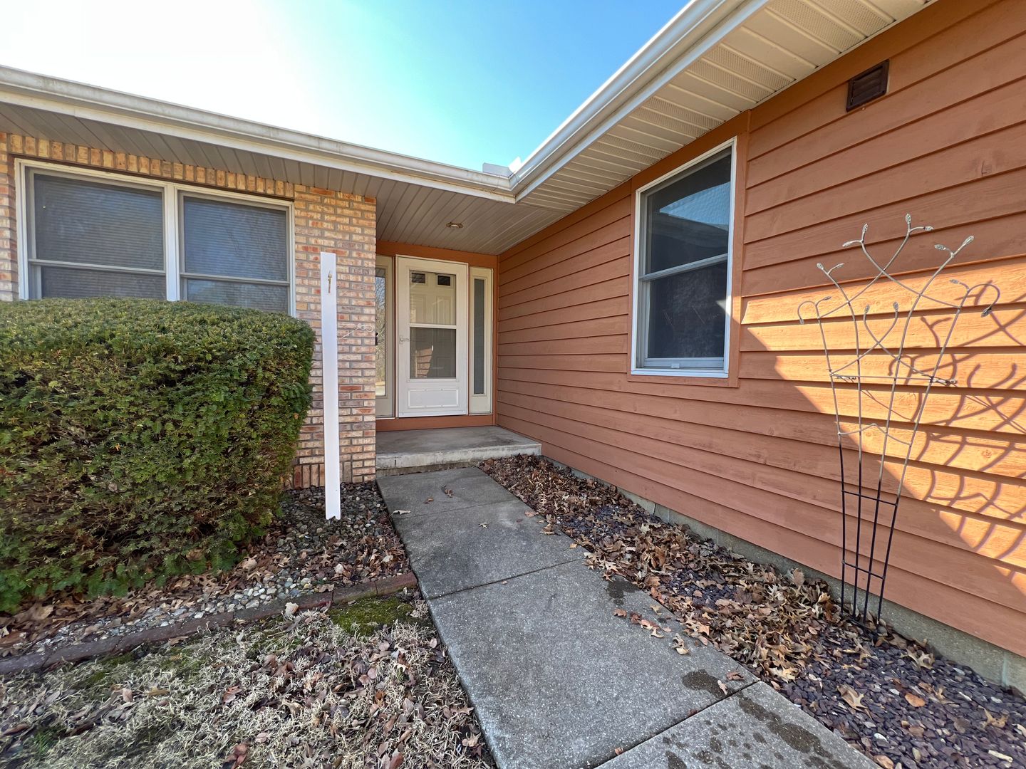 Fairbury Apartment: 405 E. Pine