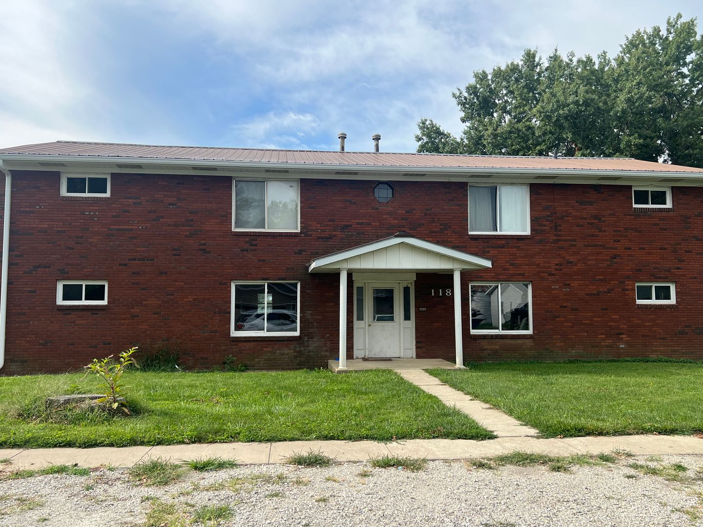 Stonington Apartment: Airshire Ct