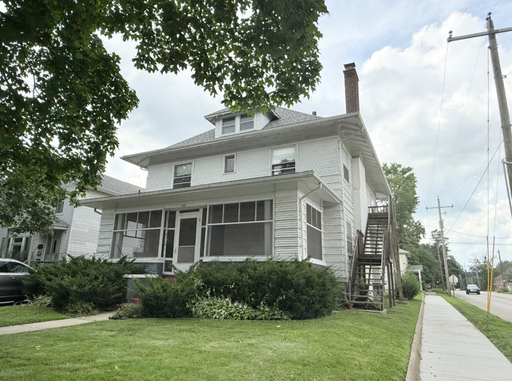 Spacious 1 Bedroom 1 Bathroom with In-Unit Laundry! – photo 1