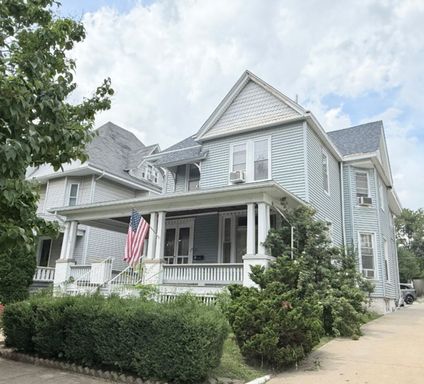 Charming Upstairs Studio with Fireplace & Secure Entry – photo 1