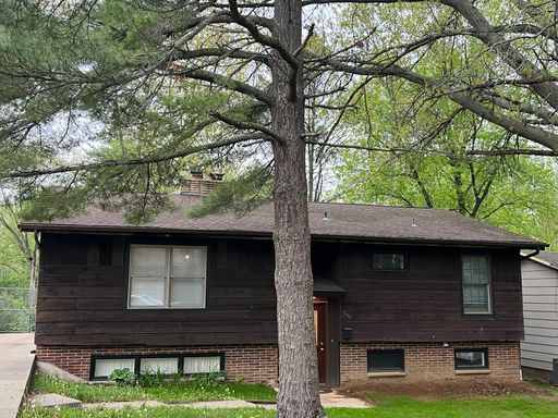 Spacious 4 BEDROOM 2 FULL BATHS PLENTY OF PRIVACY AND YARD SPACE!! – photo 1