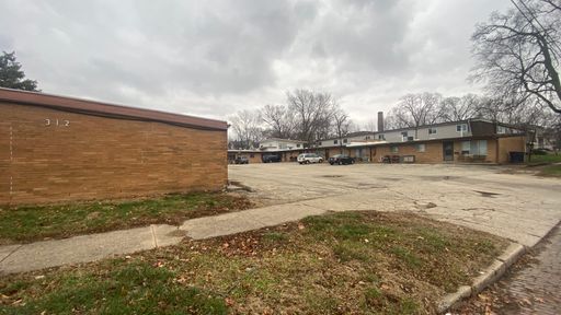 Spacious & Affordable 2 Bed, 1 Bath Apartment in Pekin!