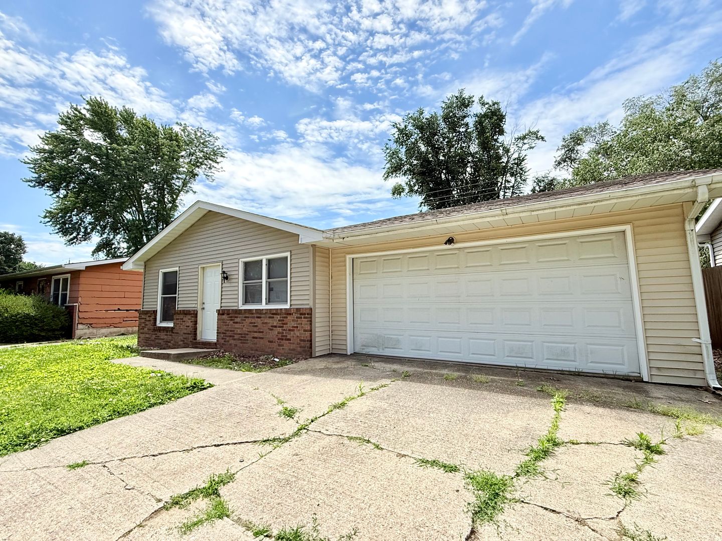 Springfield House: 220 Hawkeye Way