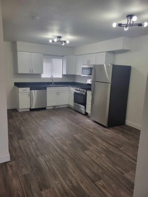 Spacious 5 Bedroom Duplex Available Soon in Salt Lake!!! – photo 1