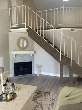 1 MONTH FREE - Top Floor 2 Bedroom Apartment with Living Area Loft Available! – photo 1