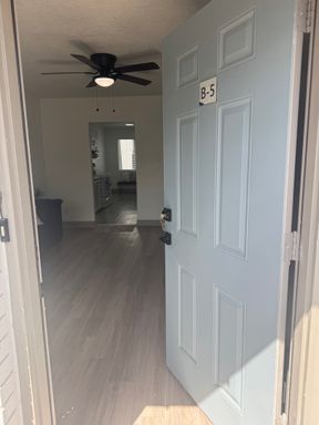 PAY NO RENT TIL 10/1 (OAC)- Millcreek Spacious 2 Bedroom Apartment! – photo 1