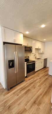 1 MONTH FREE AND ONLY $99 DEPOSIT (OAC) - Spacious 1 Bed Right off Highland Drive!